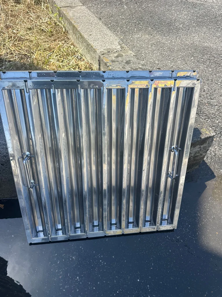ステンレス製扉清掃