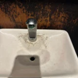 トイレのタンク部分の清掃