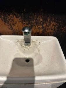 トイレのタンク部分の清掃