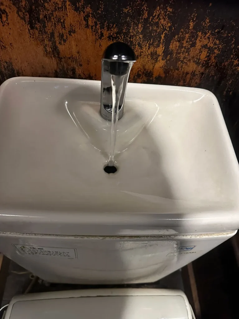 トイレのタンク部分の清掃